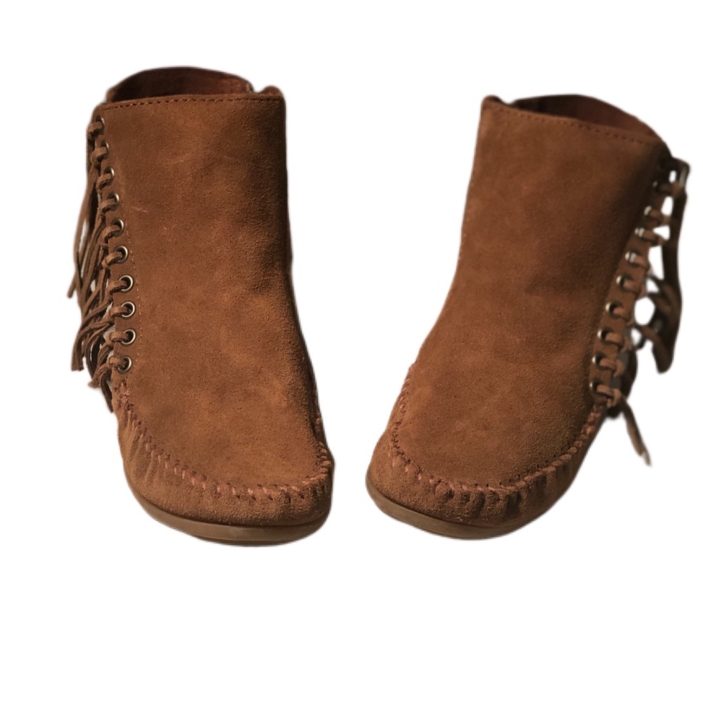 Minnetonka Fringe  Bootie size 9